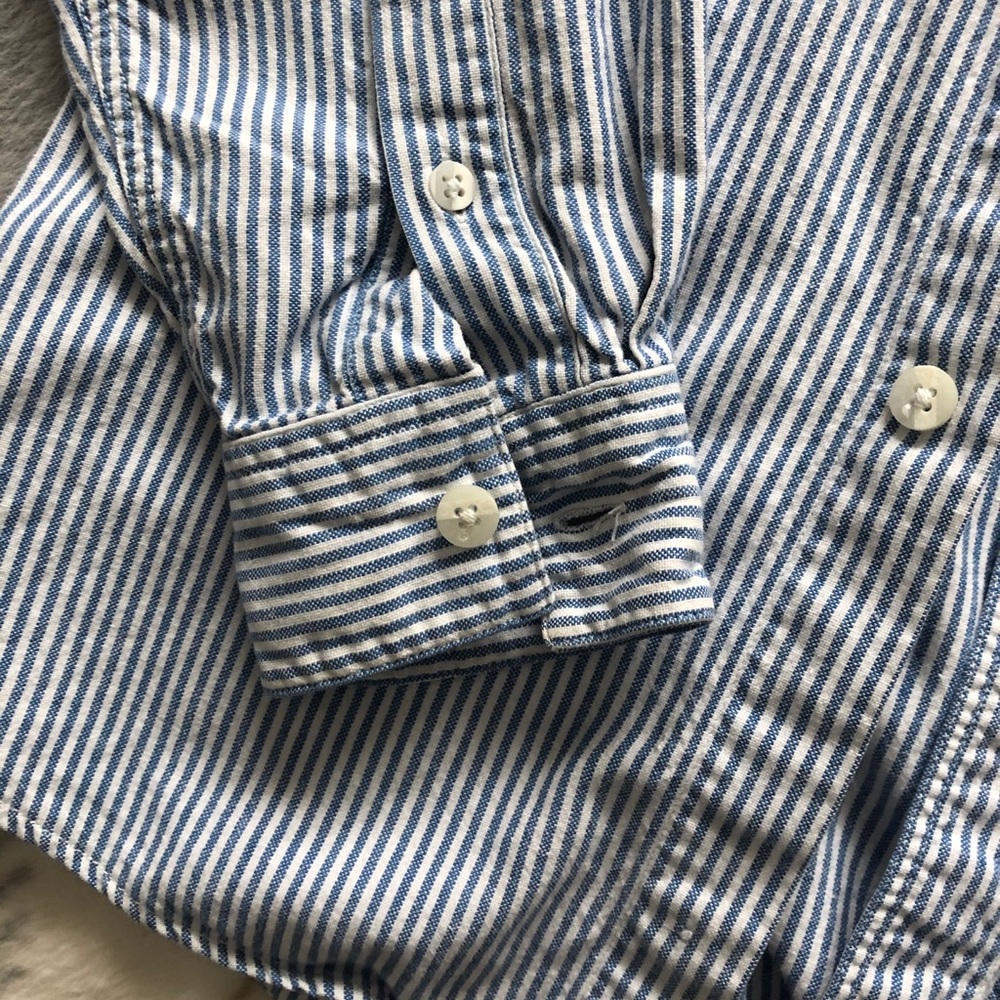 Levi’s button up - Picture 4 of 5